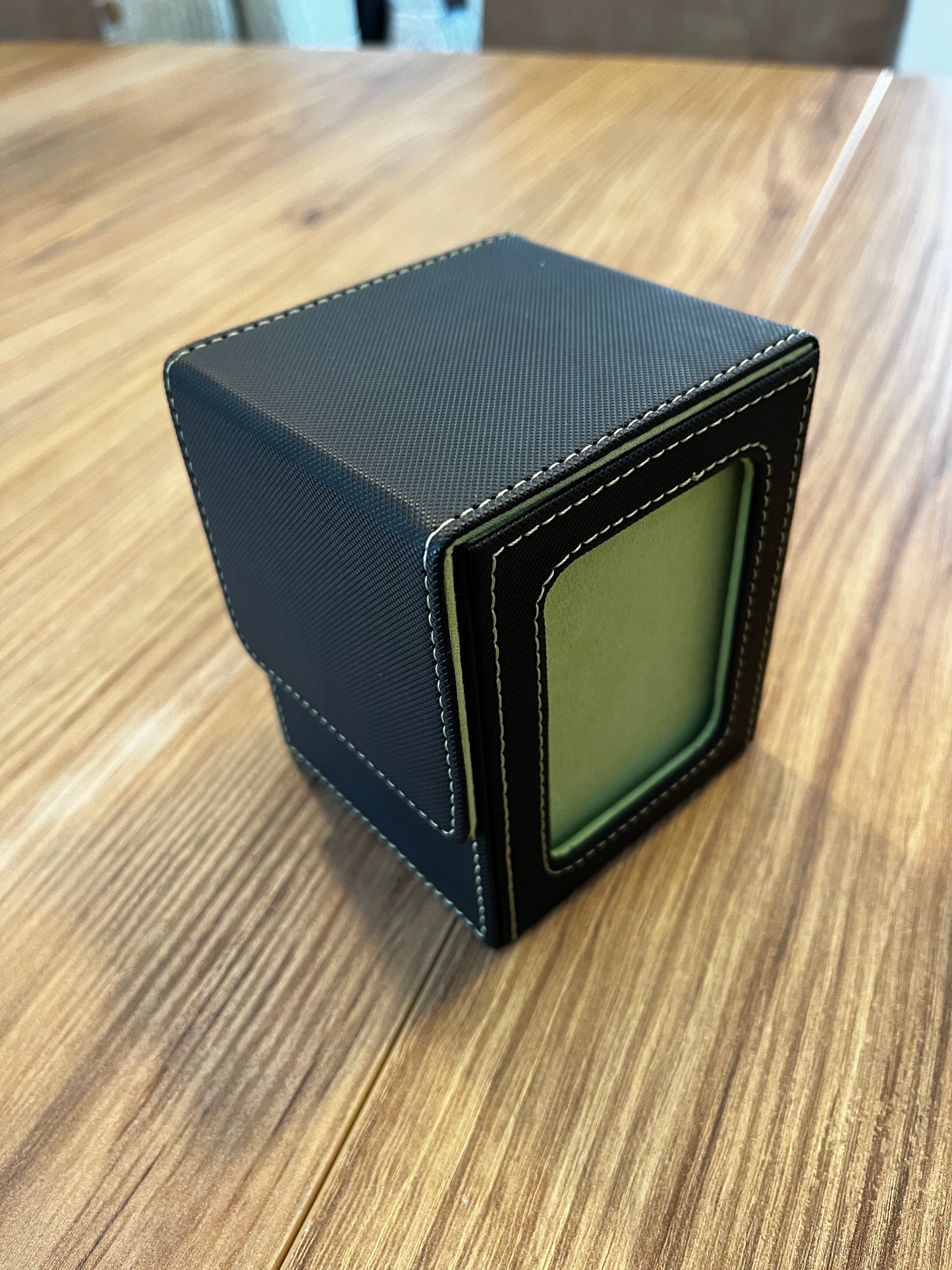 Commander Faux Leather Deckbox (Black and Green)