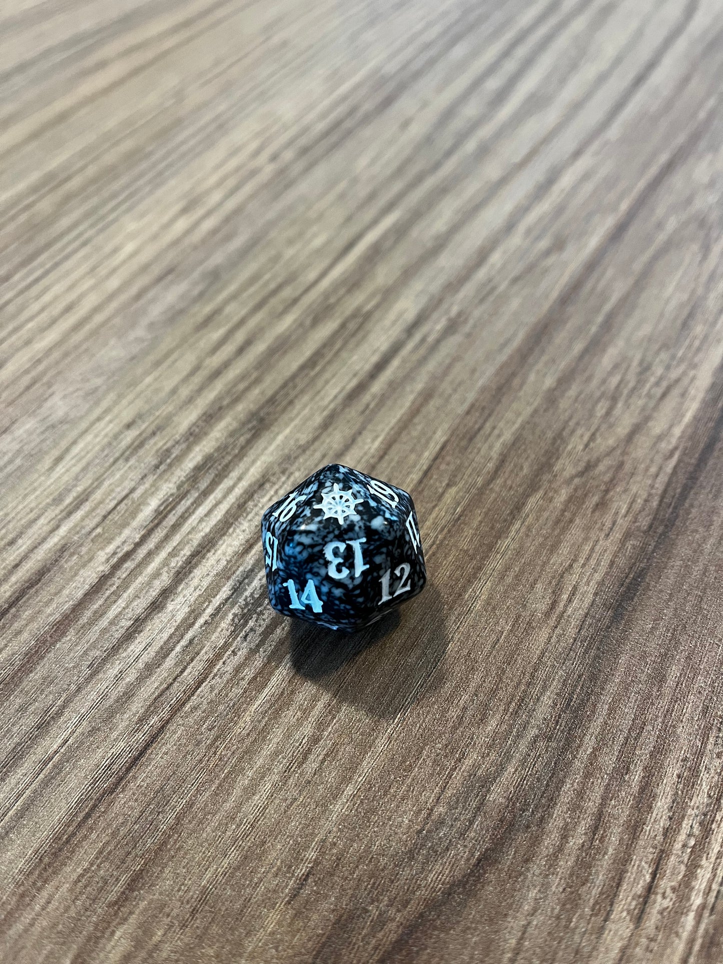 Official MTG D20 Spindown Dice (various sets)