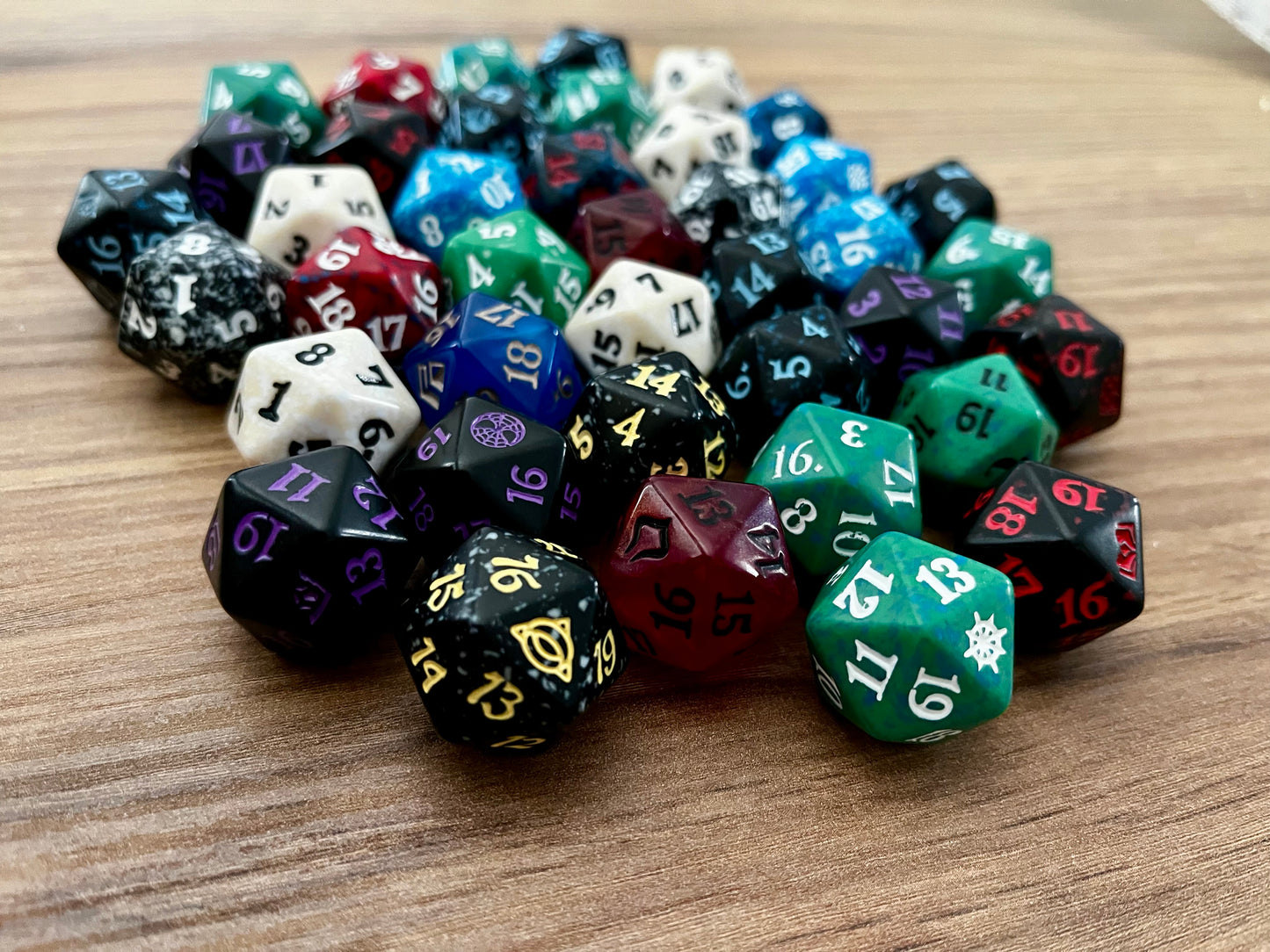 Official MTG D20 Spindown Dice (various sets)